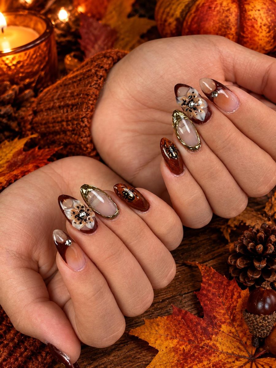 Nagelmodellage: Herbstdesign in Braun und Gold